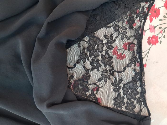 Belle robe noire sans manches, col bénitier, dos dentelle, taille elastiquée - T38-40 - photo numéro 7