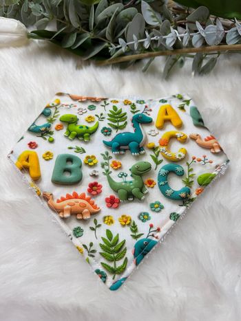 Bavoir bébé bandana alphabet dinosaures fait main 
