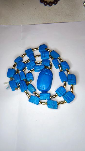 Collier scarabée bleu