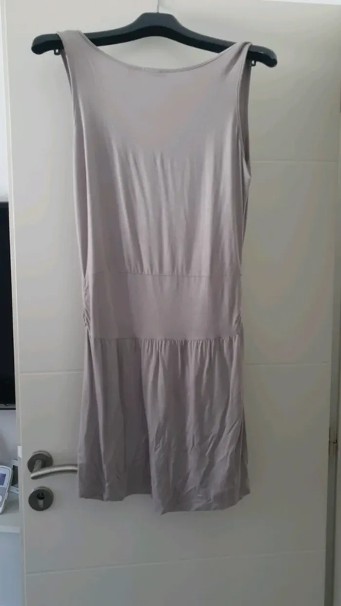 Robe moulante - photo numéro 4
