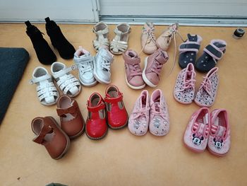 Lot chaussures fille 20