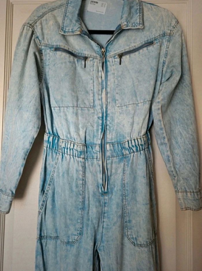Combinaison longue en Jean denim clair délavé Bershka XS 34 - photo numéro 3