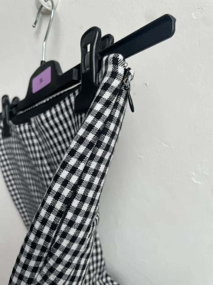 Pantalon vichy moulant noir et blanc - photo numéro 6