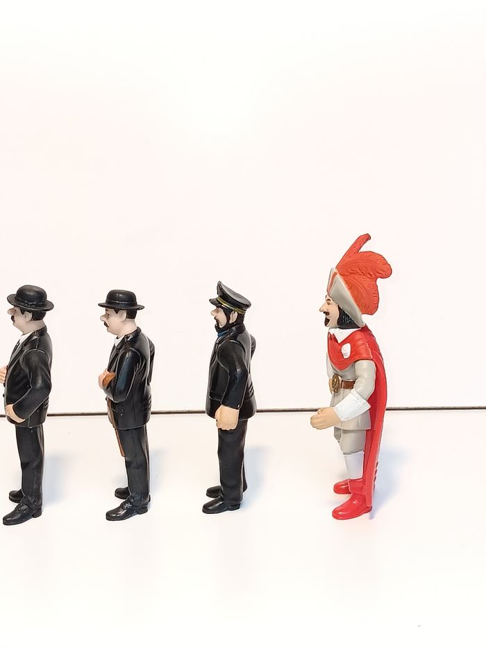 Lot figurines vintage tintin
Taille 10cm pour la plus grande - photo numéro 5