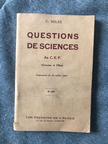 Livre questions de sciences au C E P Miles école