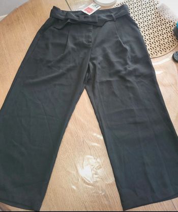 Pantacourt très habillée jambes large 42