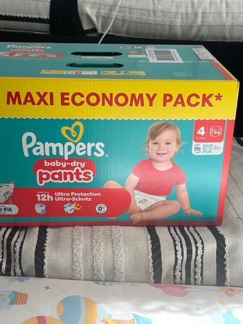 Couche Pampers pants taille 4 neuf dans son emballage