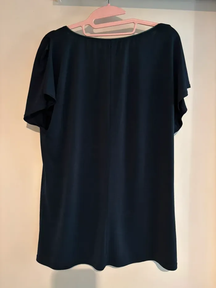 Top bleu marine fleuri col en V – taille 40/38 - photo numéro 4