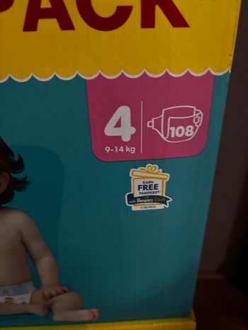 Lot de 2 Maxi Pack de 108 Couches Pampers  Baby-Dry Neuf Dans L’emballage.