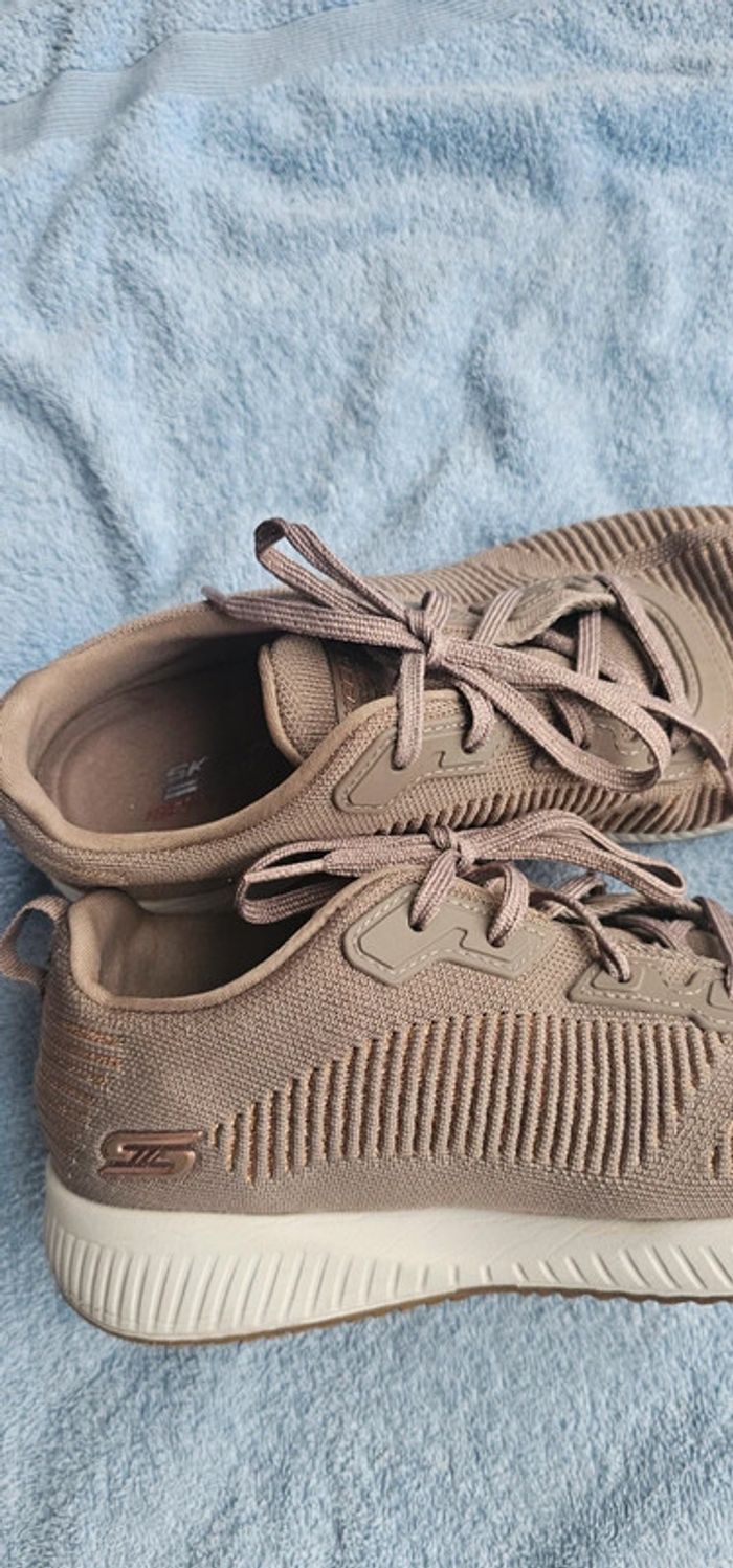 Basket Skechers mémoire de forme pointure 40 - photo numéro 3