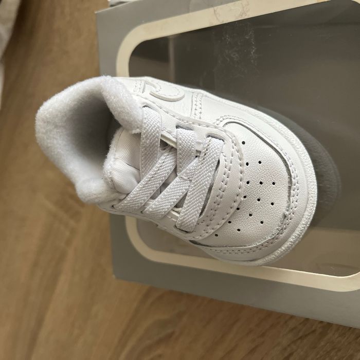Basket blanche taille 16 Nike force 1
