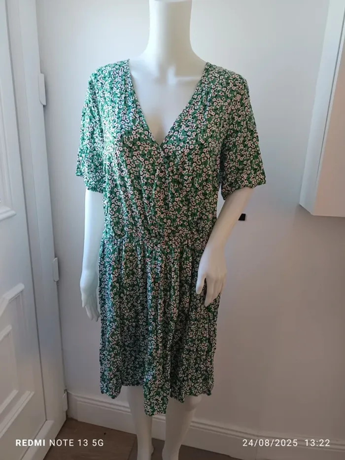 Magnifique robe verte fleurie Kiabi taille L