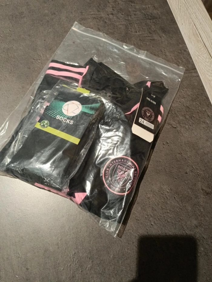 Tenue football Léo Messi Inter Miami rose. T.24 - photo numéro 5