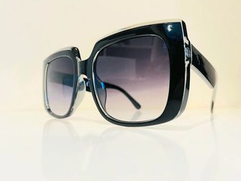 Lunette de soleil femme noire rectangulaire verres dégradés UV protection catégorie 3