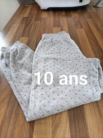 Bas de pyjama gris avec coeurs roses pailletés 10 ans 💖