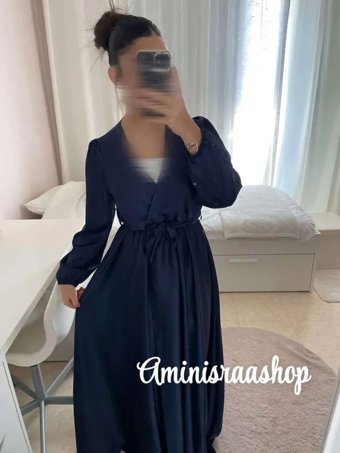 Robe satinée - photo numéro 2