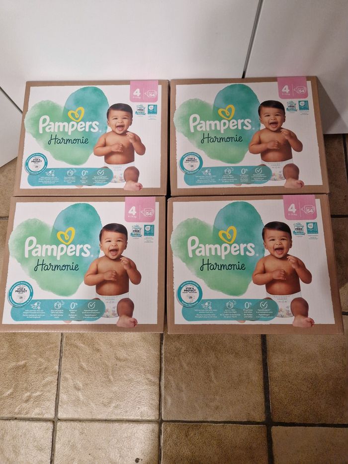 216 couches Pampers Harmonie taille 4