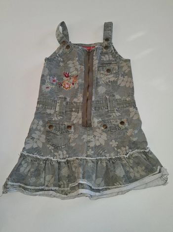 Robe à bretelles kaki avec motifs fleurs