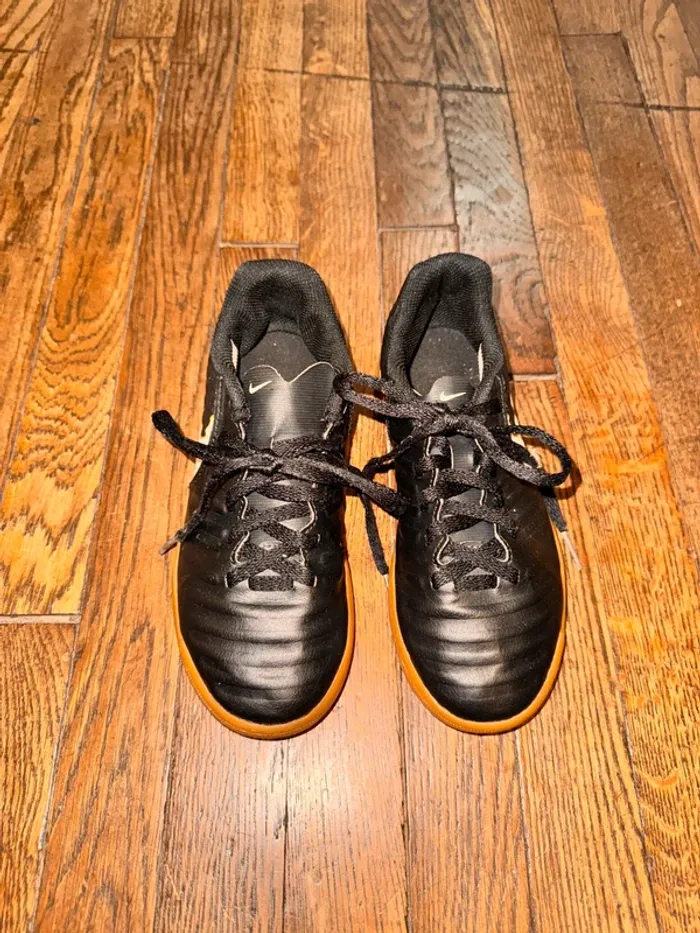 Baskets futsal Nike Taille 33 - photo numéro 2