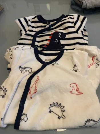 Pyjama dino 3 mois
