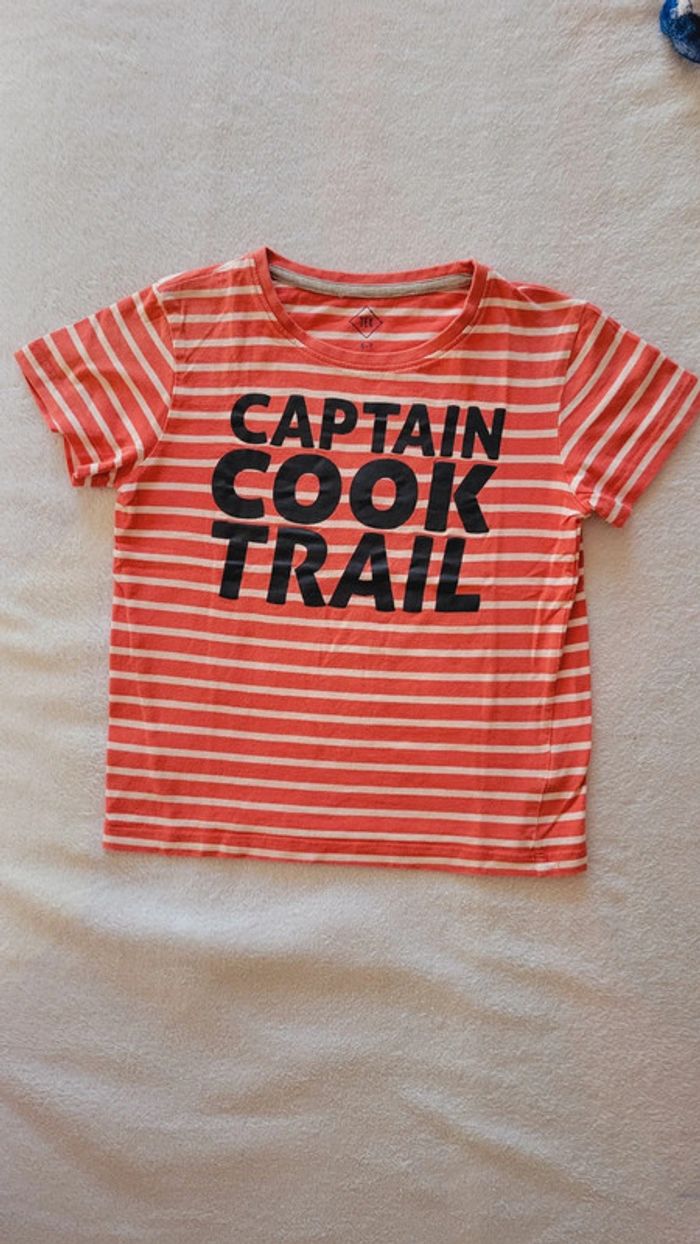Teeshirt à rayures rouges " capitaine Cook trail " taille 6-7 ans
