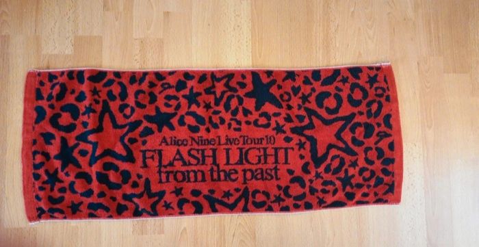 Serviette concert Alice Nine