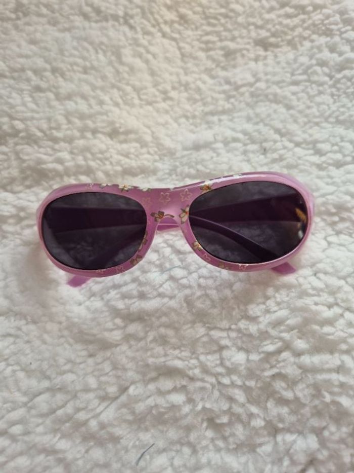 Lunette de soleil rose