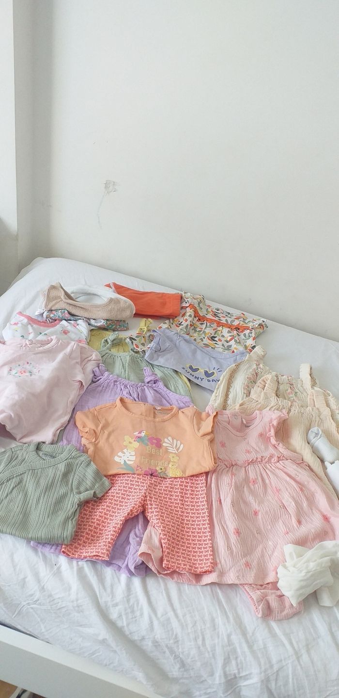Lot de vêtements bébé fille de 6mois - photo numéro 1