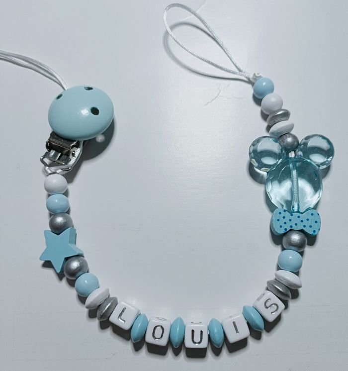 Attache tétine louis