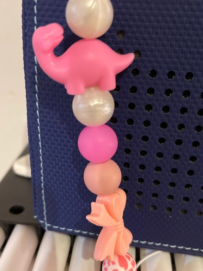 Cache poussière dino rose - photo numéro 3