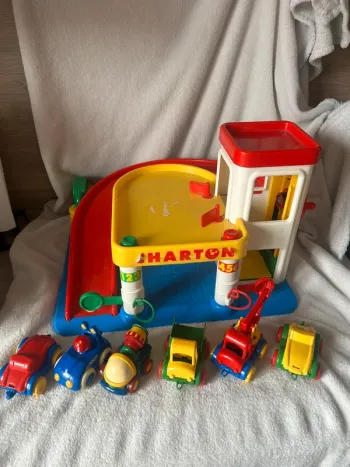 Garage Charton vintage + lot de véhicules Wader / Tolo