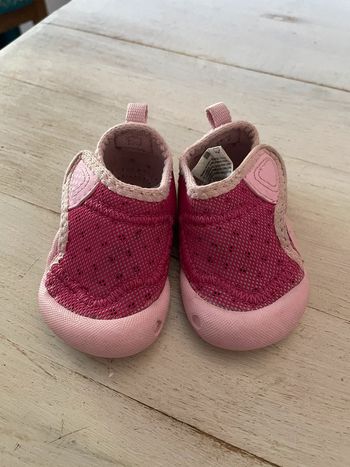 Très jolie paire de chaussons fille taille 21