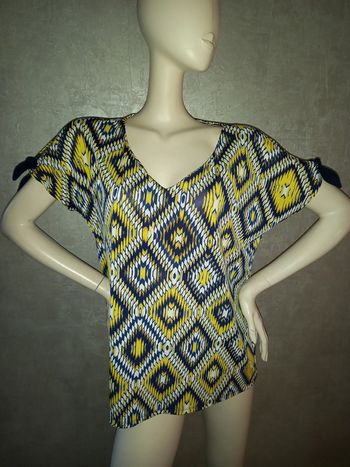 tee shirt bleu marine et coloré taille 44