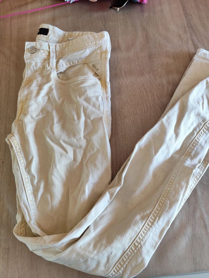 Jean délavé jaune beige