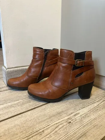 Bottines en cuir camel 38