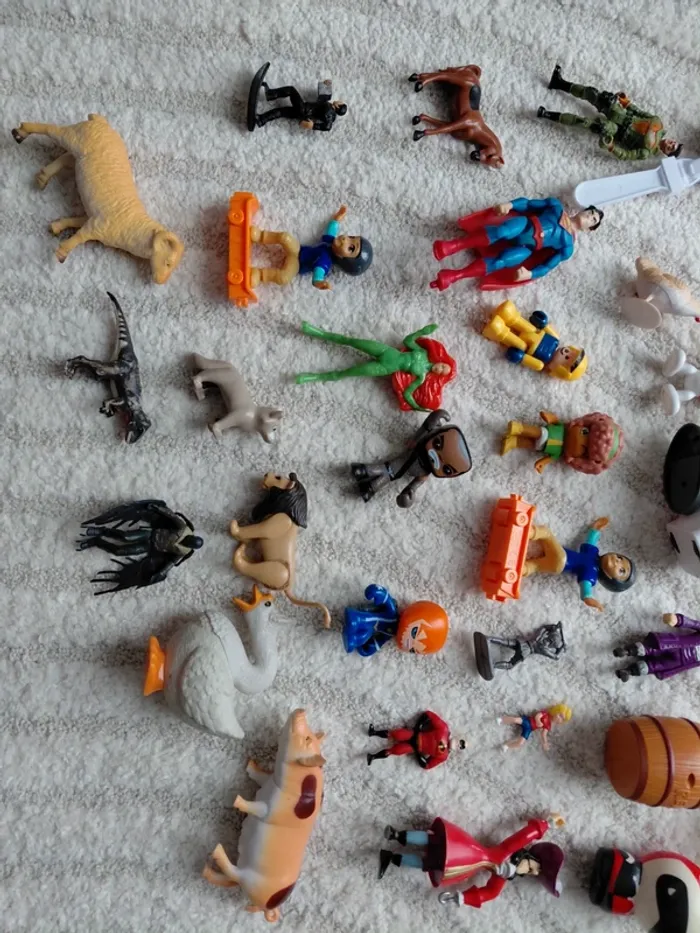 Lot de 40 jouets/figurines - photo numéro 2