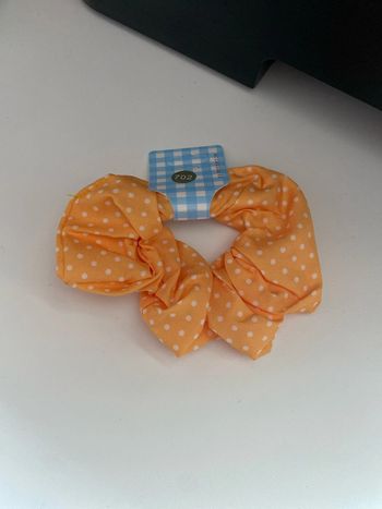 Chouchou orange à pois blanc