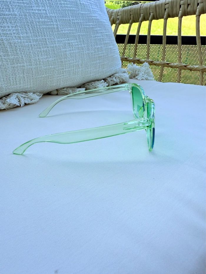 Lunettes de soleil vertes transparentes – look rétro tendance - photo numéro 3