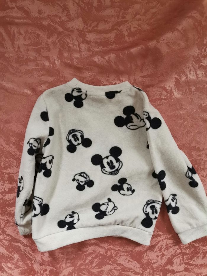 Pull Mickey noir et blanc 3 ans - photo numéro 4