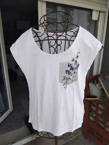 T-shirt avec motif floral