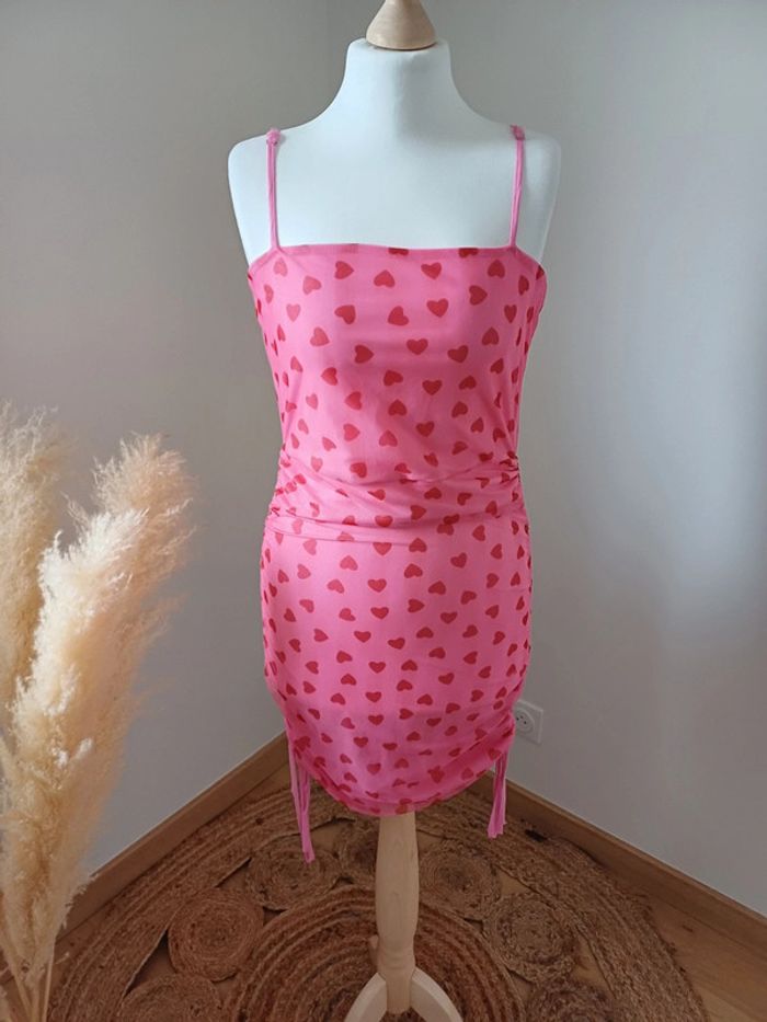 Robe courte rose avec cœurs SBetro taille XS 34 - photo numéro 2