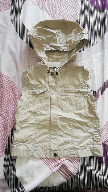 Gilet taille 6 ans (122)