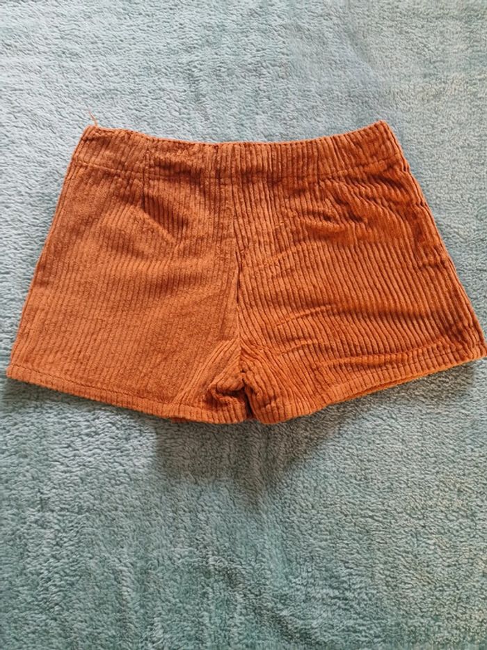 Très joli short 8 ans - photo numéro 4