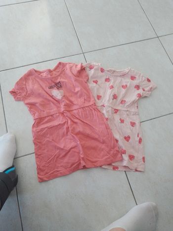 Lot de 2 robes coeur taille 4 ans Kiabi