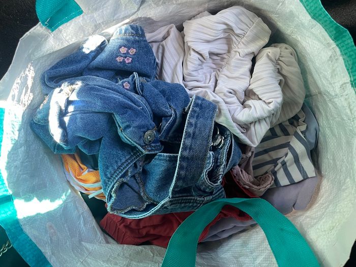 Vêtements petite fille taille 5 .6 . Ans
