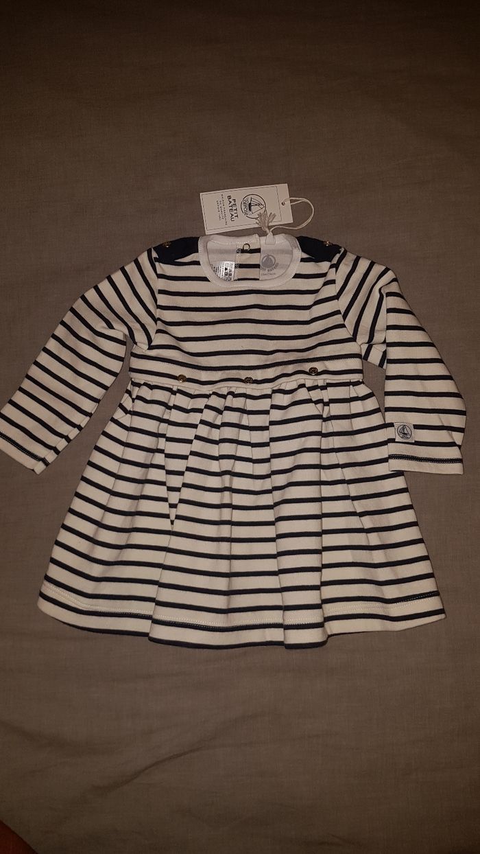 Robe Petit bateau 12 mois neuve