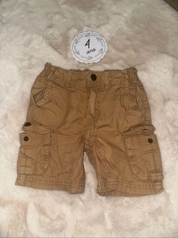 Short 4 ans