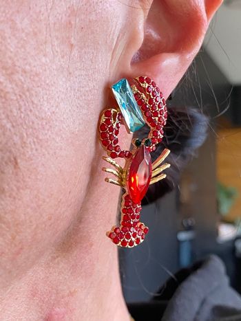 Boucles d’oreilles homard xxl bijou qui fait sensation cet été 