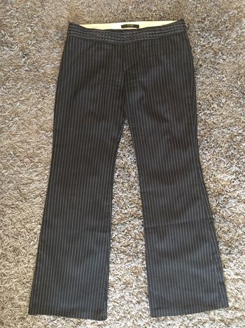 Pantalon jambes longues femme pattes d’éléphant Guess noir à rayures