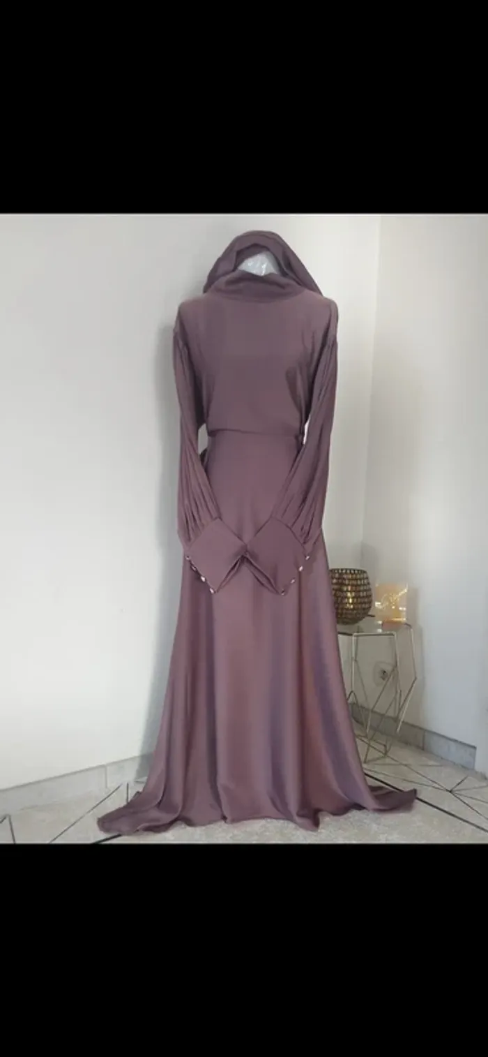Robe avec boutons aux manches émiratie neuf - photo numéro 2